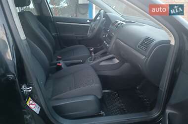 Седан Volkswagen Jetta 2010 в 