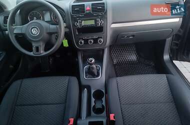 Седан Volkswagen Jetta 2010 в 