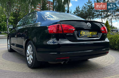 Седан Volkswagen Jetta 2013 в 