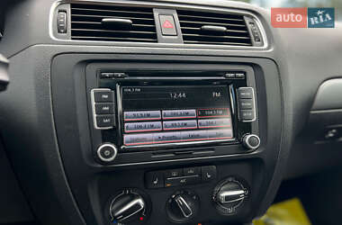 Седан Volkswagen Jetta 2013 в 