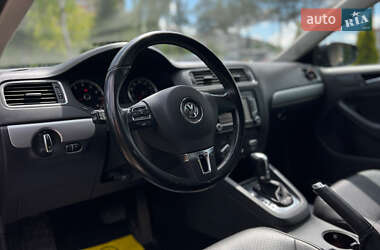 Седан Volkswagen Jetta 2013 в 