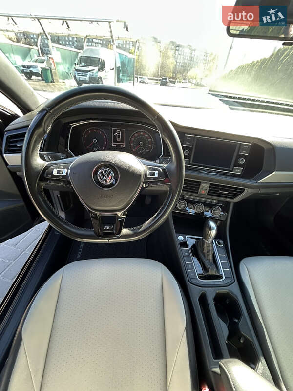 Седан Volkswagen Jetta 2019 в Черкасах