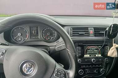 Седан Volkswagen Jetta 2012 в 