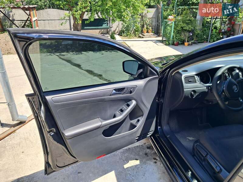 Седан Volkswagen Jetta 2015 в Новомосковську