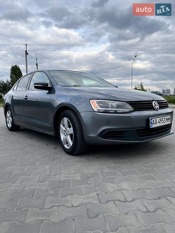 Седан Volkswagen Jetta 2012 в 