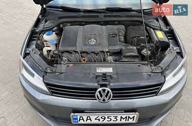 Седан Volkswagen Jetta 2012 в 