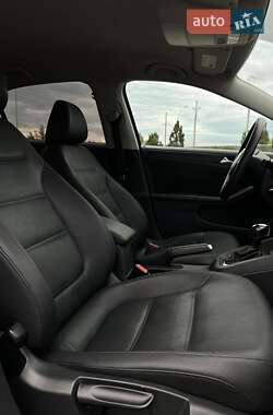 Седан Volkswagen Jetta 2012 в 