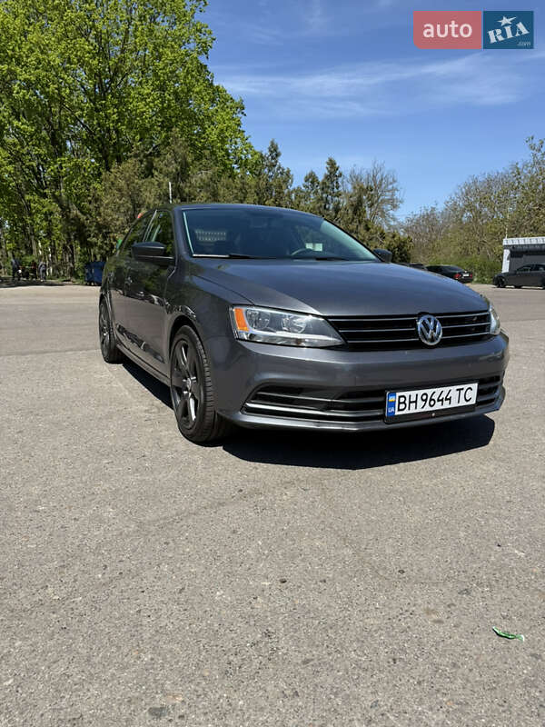 Седан Volkswagen Jetta 2015 в 