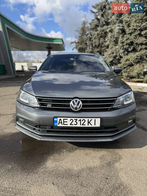 Седан Volkswagen Jetta 2015 в 