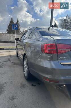Седан Volkswagen Jetta 2015 в 