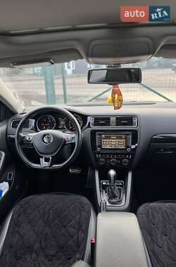 Седан Volkswagen Jetta 2015 в 