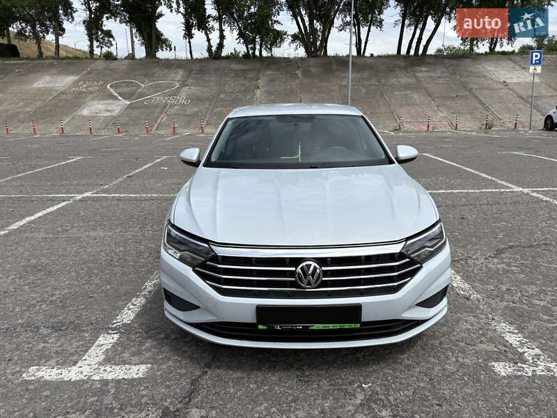Седан Volkswagen Jetta 2018 в 