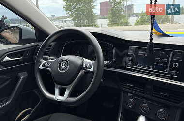 Седан Volkswagen Jetta 2018 в 