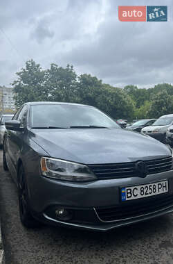 Седан Volkswagen Jetta 2012 в 