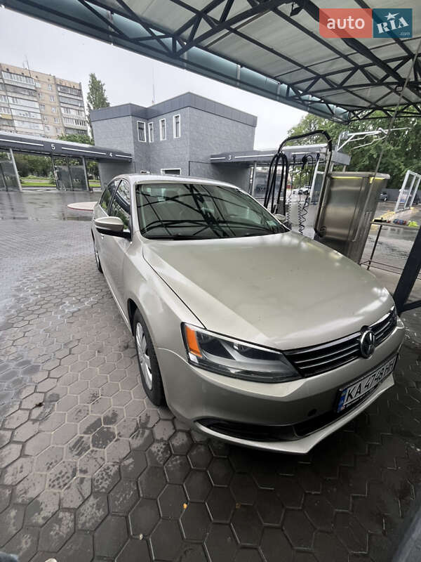 Седан Volkswagen Jetta 2013 в 