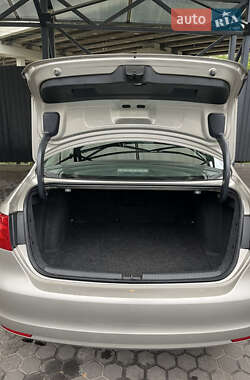 Седан Volkswagen Jetta 2013 в 