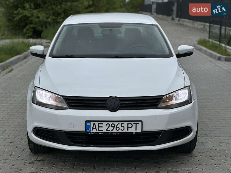 Седан Volkswagen Jetta 2014 в Ивано-Франковске