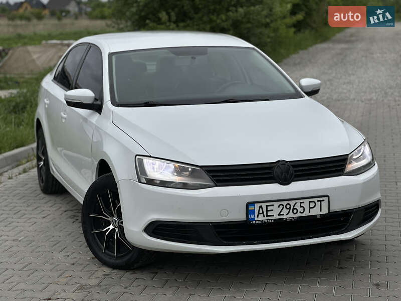 Седан Volkswagen Jetta 2014 в Ивано-Франковске