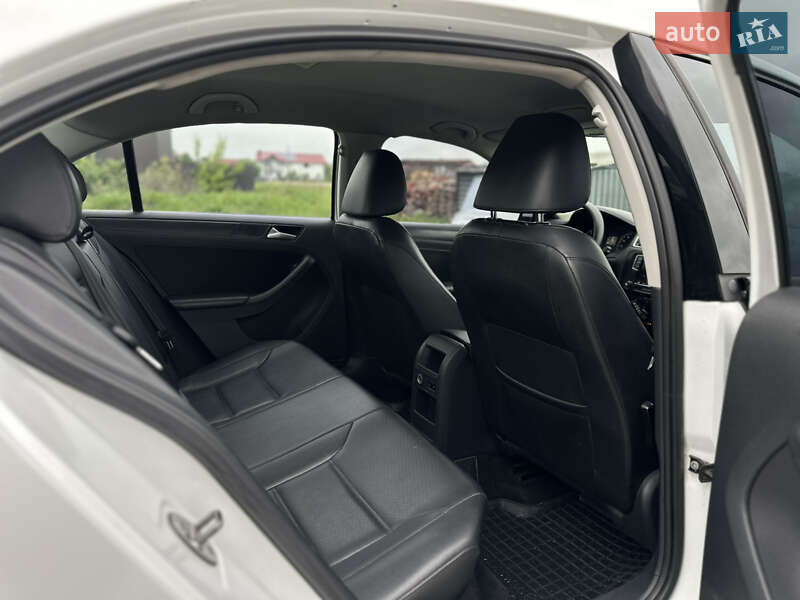 Седан Volkswagen Jetta 2014 в Ивано-Франковске