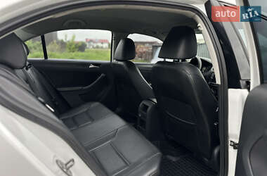 Седан Volkswagen Jetta 2014 в 
