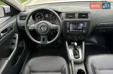 Седан Volkswagen Jetta 2014 в 