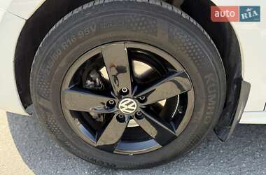 Седан Volkswagen Jetta 2012 в 