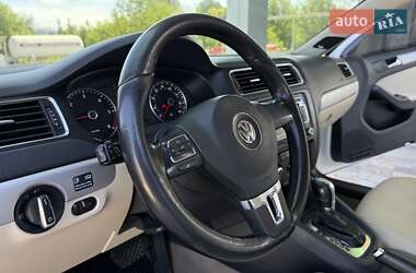 Седан Volkswagen Jetta 2012 в 