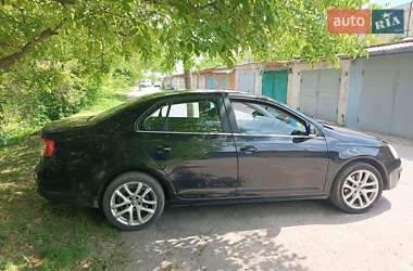 Седан Volkswagen Jetta 2005 в 