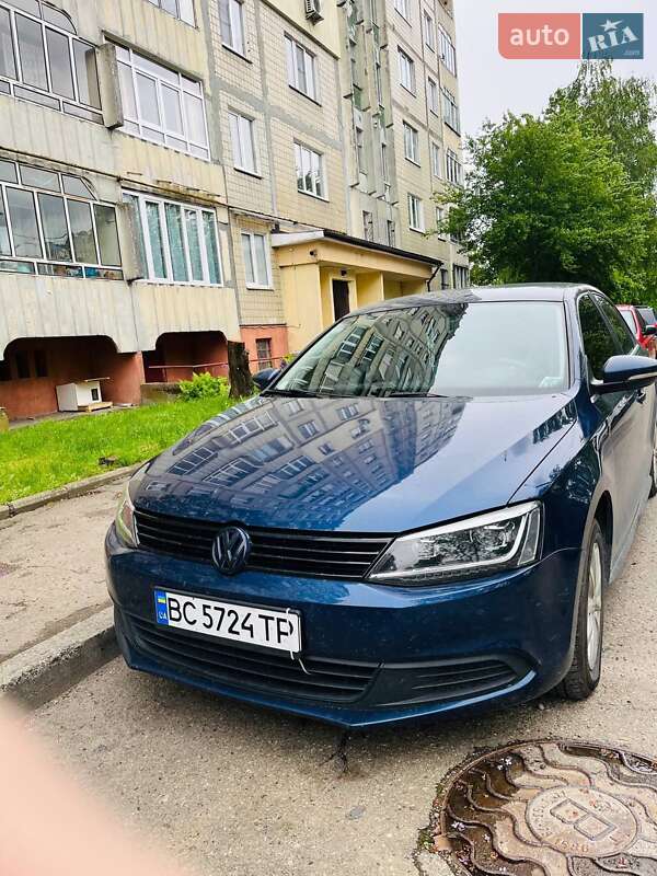 Седан Volkswagen Jetta 2013 в Львові