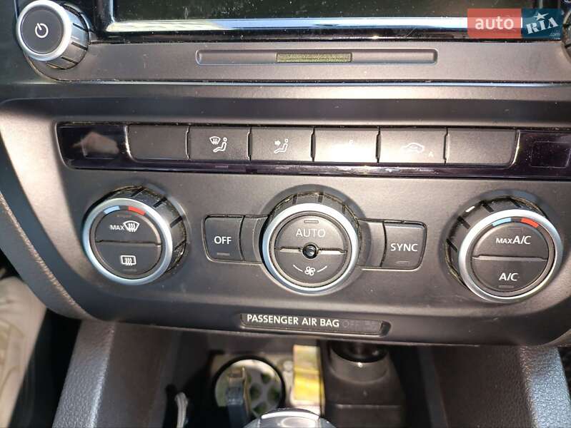 Седан Volkswagen Jetta 2013 в Львові