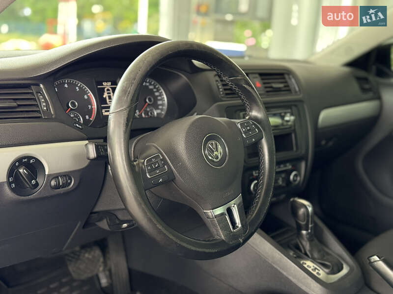 Седан Volkswagen Jetta 2012 в Николаеве