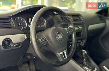 Седан Volkswagen Jetta 2012 в 