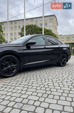 Седан Volkswagen Jetta 2018 в 