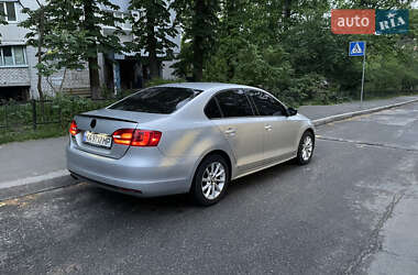 Седан Volkswagen Jetta 2010 в 