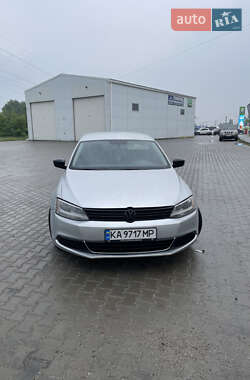 Седан Volkswagen Jetta 2010 в 