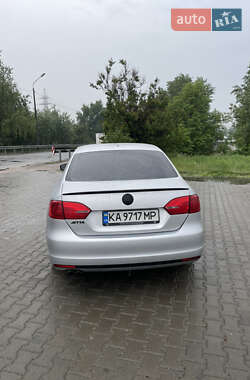 Седан Volkswagen Jetta 2010 в 