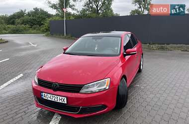 Седан Volkswagen Jetta 2014 в Ужгороді
