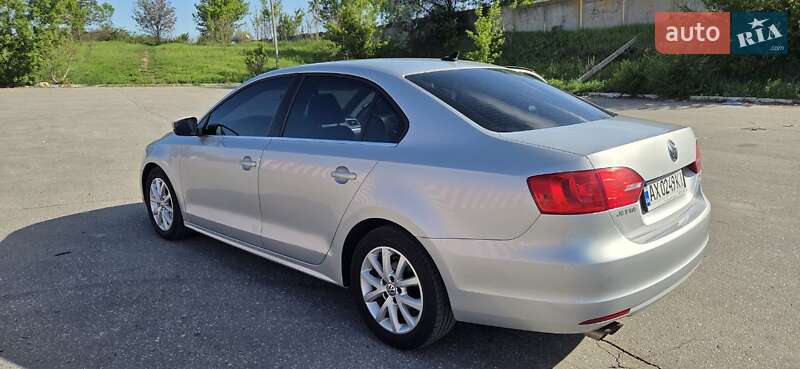 Седан Volkswagen Jetta 2013 в Харькове