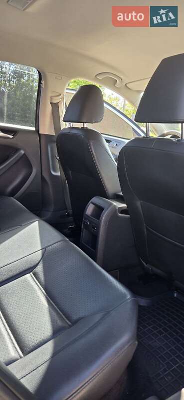 Седан Volkswagen Jetta 2013 в Харькове