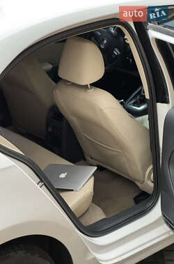 Седан Volkswagen Jetta 2012 в 