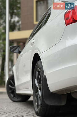 Седан Volkswagen Jetta 2012 в 