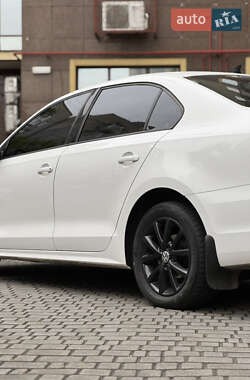 Седан Volkswagen Jetta 2012 в 
