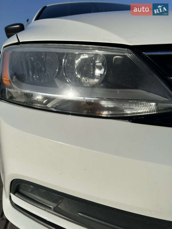 Седан Volkswagen Jetta 2015 в Павлограді