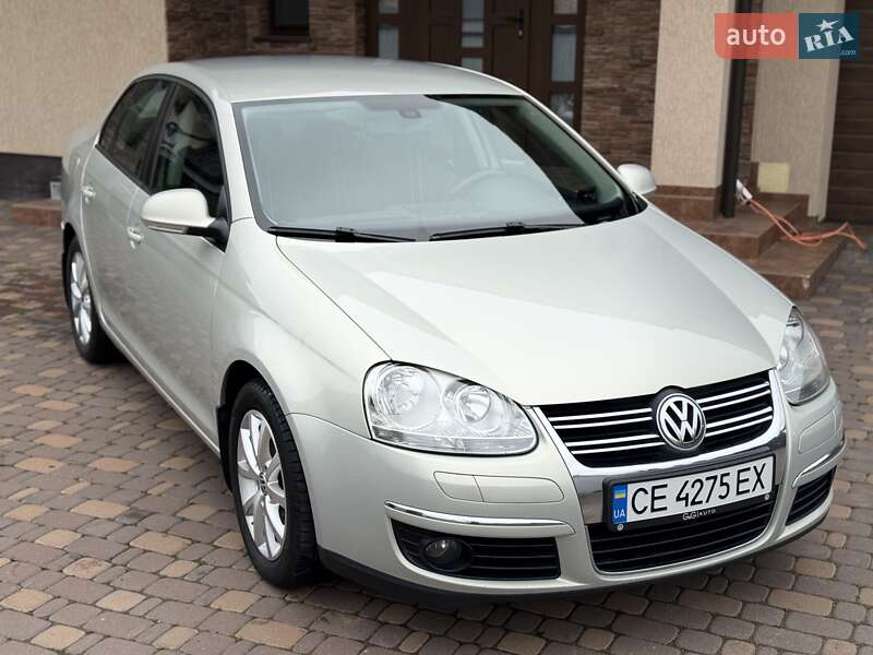 Седан Volkswagen Jetta 2010 в Черновцах