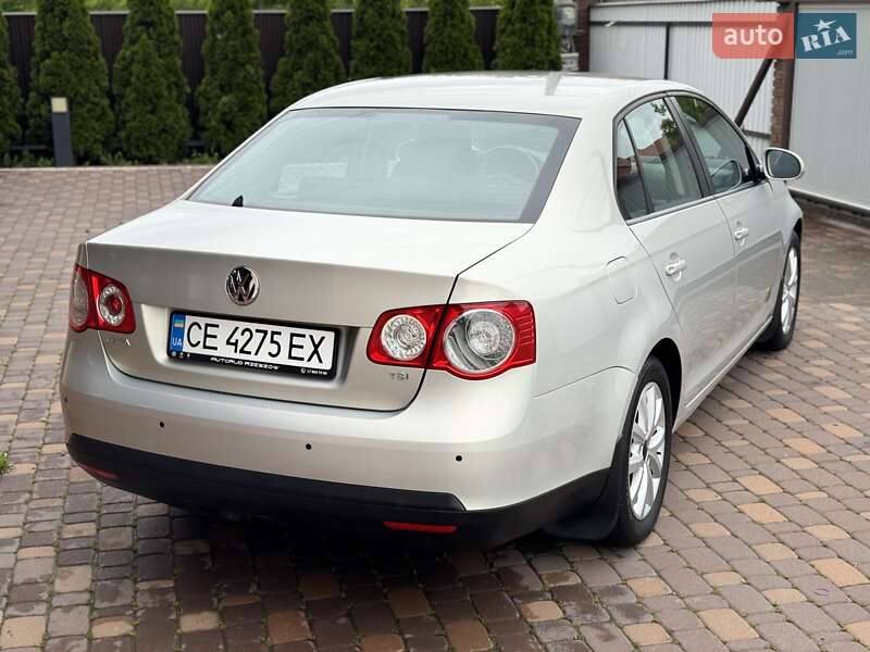 Седан Volkswagen Jetta 2010 в Черновцах