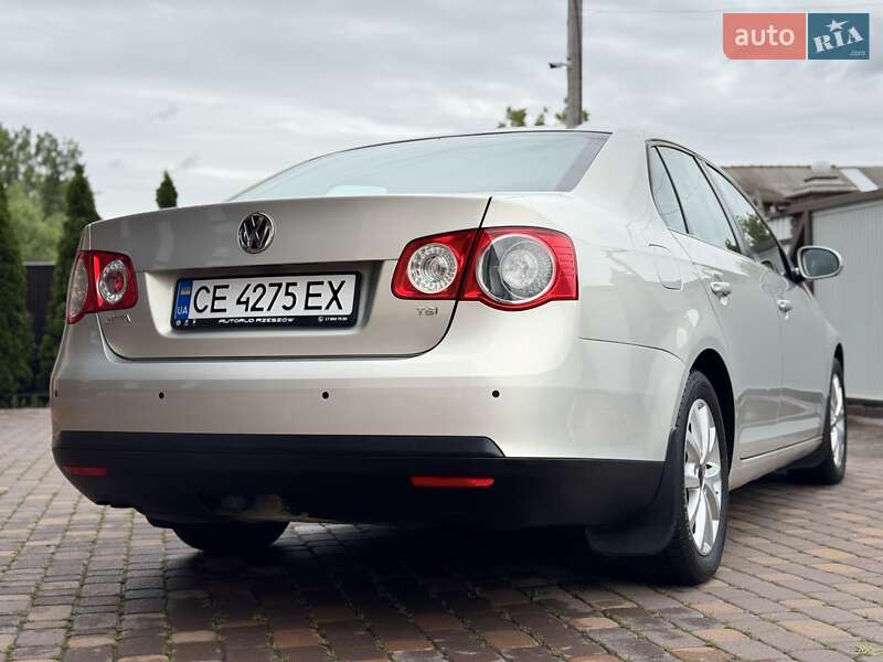 Седан Volkswagen Jetta 2010 в Черновцах