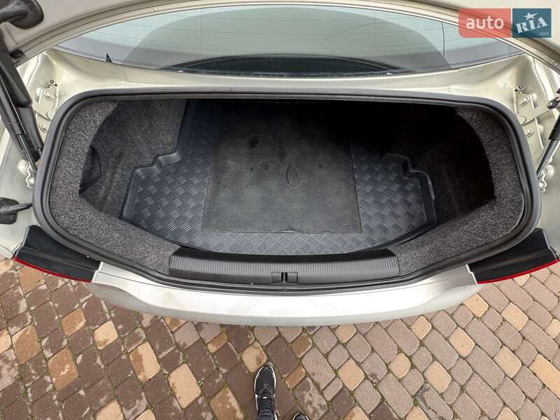 Седан Volkswagen Jetta 2010 в Черновцах
