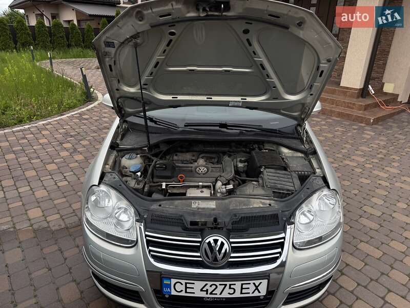 Седан Volkswagen Jetta 2010 в Черновцах
