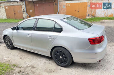 Седан Volkswagen Jetta 2011 в 