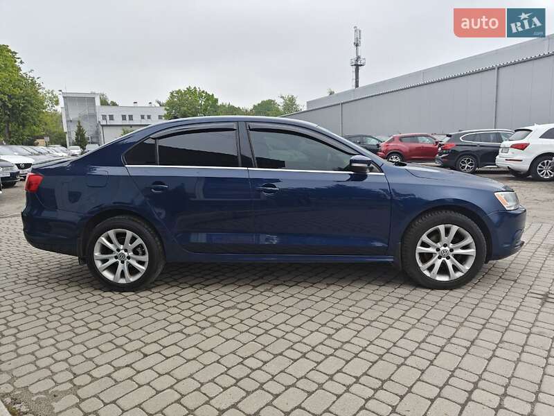 Седан Volkswagen Jetta 2013 в Львові